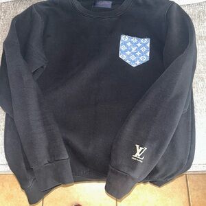 Men’s Louis Vuitton Black Crewneck with Blue Pocket Size XL